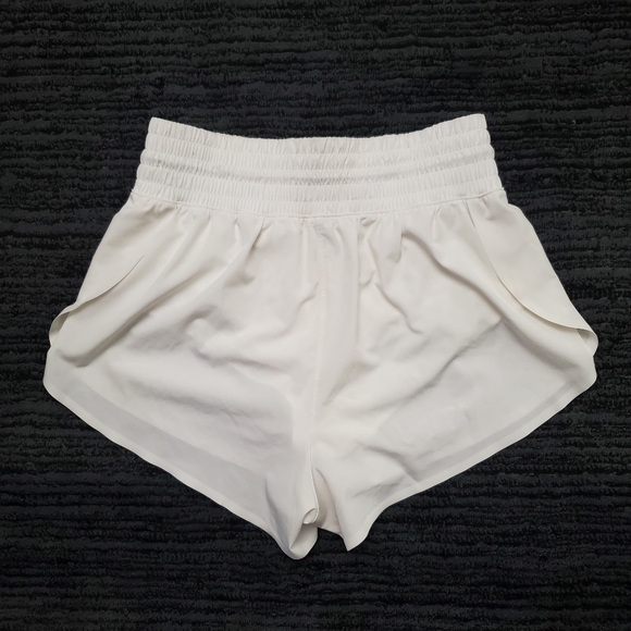 Abercrombie YPB MotionTEK Women's Size M White Workout Shorts With Cinch Waist - Picture 5 of 7
